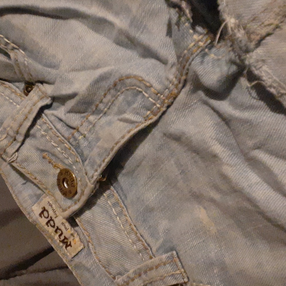 Shorts - Picture 2 of 3